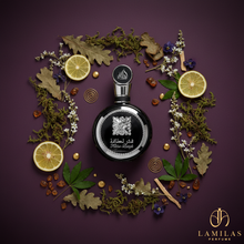 fakhar-lattafa-men-perfume-bottle-citrus-moss-amber.jpgFakhar Lattafa Men's perfume bottle surrounded by natural notes including lemon, green moss, amber resin, and dried leaves.